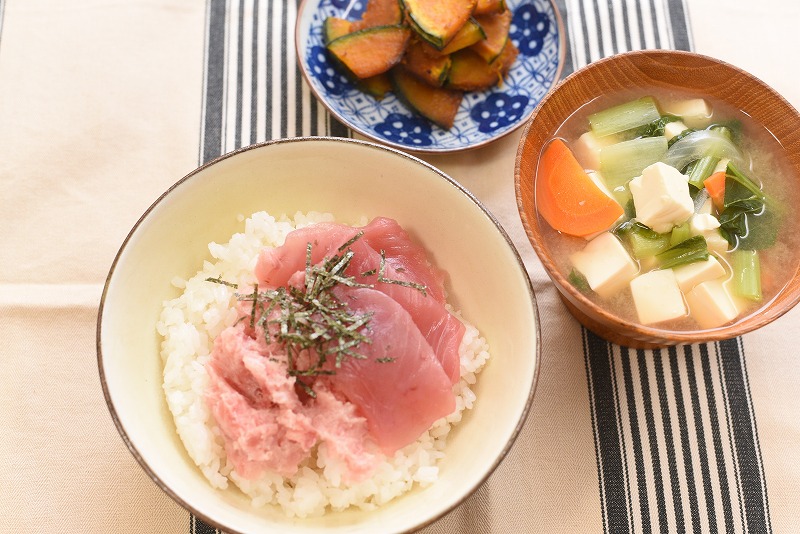 ヨシケイ定番メニューマグロ丼
