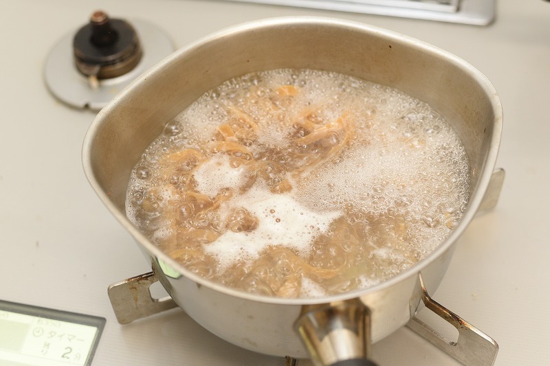 べースパスタフィットチーネを茹でる